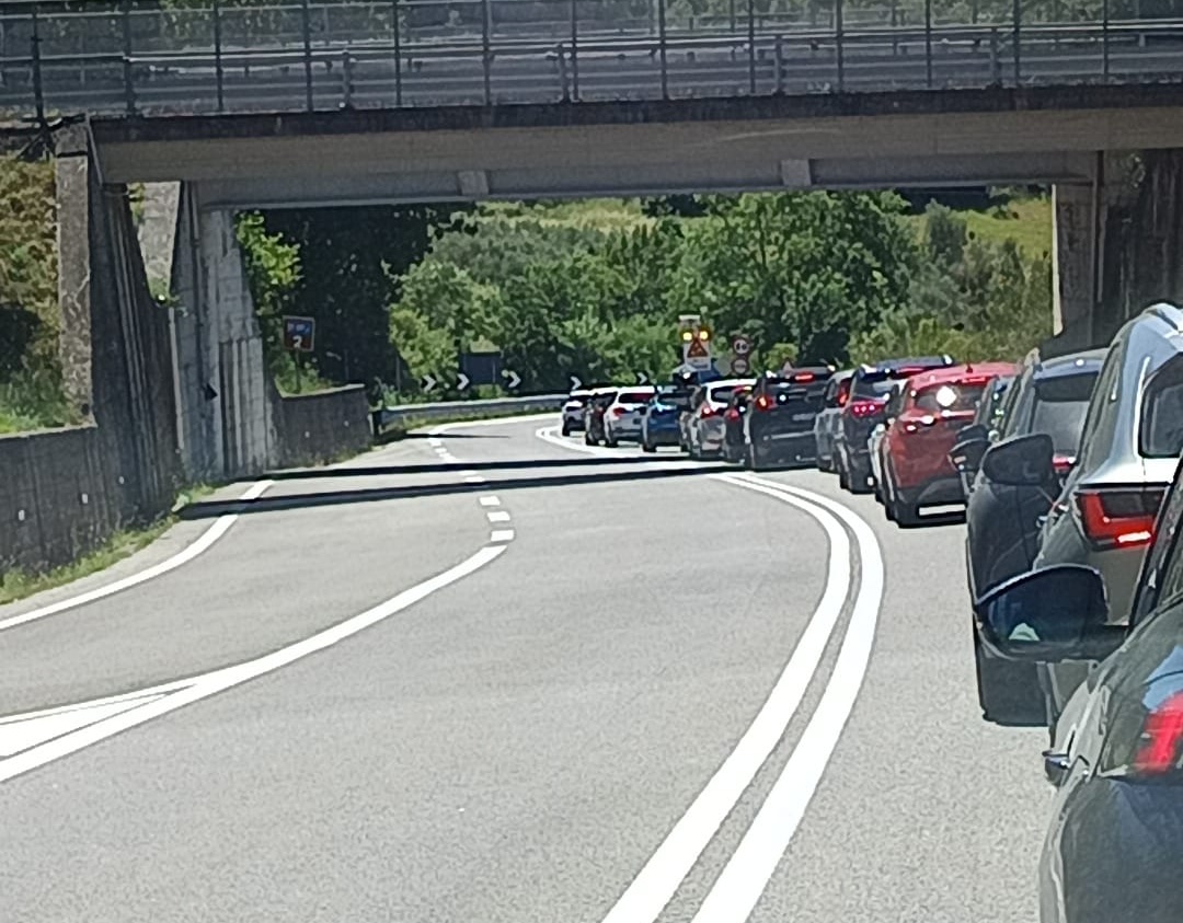 Odissea Bussentina, il semaforo di Caselle in Pittari continua a paralizzare il traffico