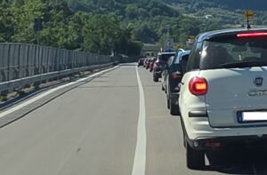 Caselle in Pittari, traffico in tilt sulla Bussentina: lunghe code già dalle prime ore del mattino