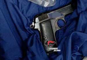 Salerno, droga e pistola con matricola abrasa: arrestato un uomo