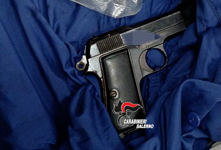Salerno, droga e pistola con matricola abrasa: arrestato un uomo