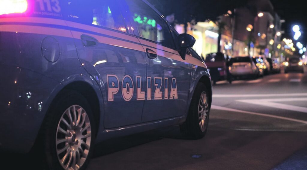 Giovane 27enne accoltellato nella notte nel Salernitano: indaga la polizia