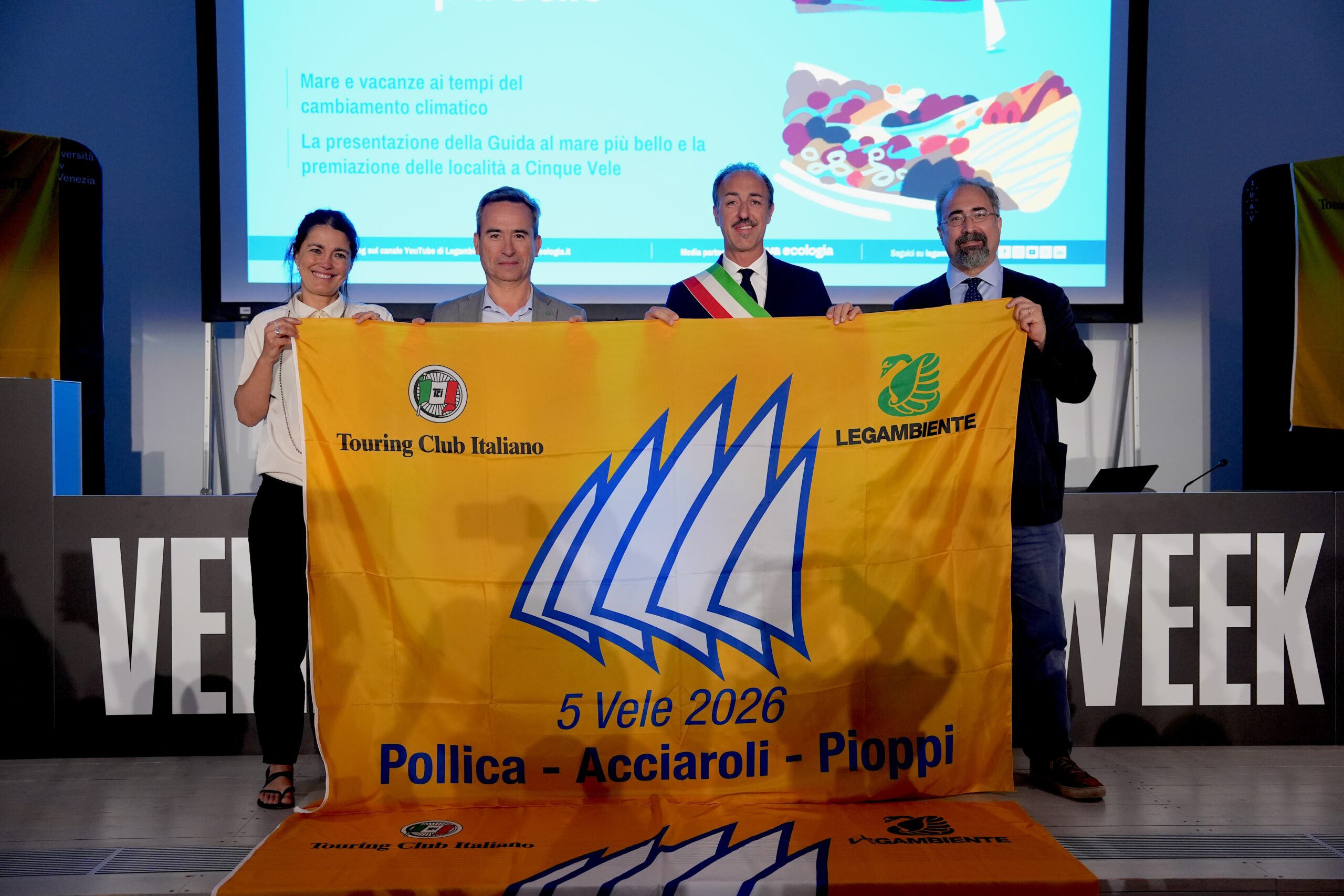 Pollica, il mare più bello d’Italia: primo posto nella Guida Blu 2026