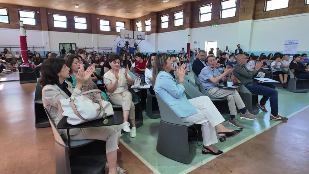 “Scuola Viva”, a Campagna l’Istituto “Teresa Confalonieri” chiude il progetto “Hand made”: oltre 100 studenti tra laboratorio, digitale e territorio