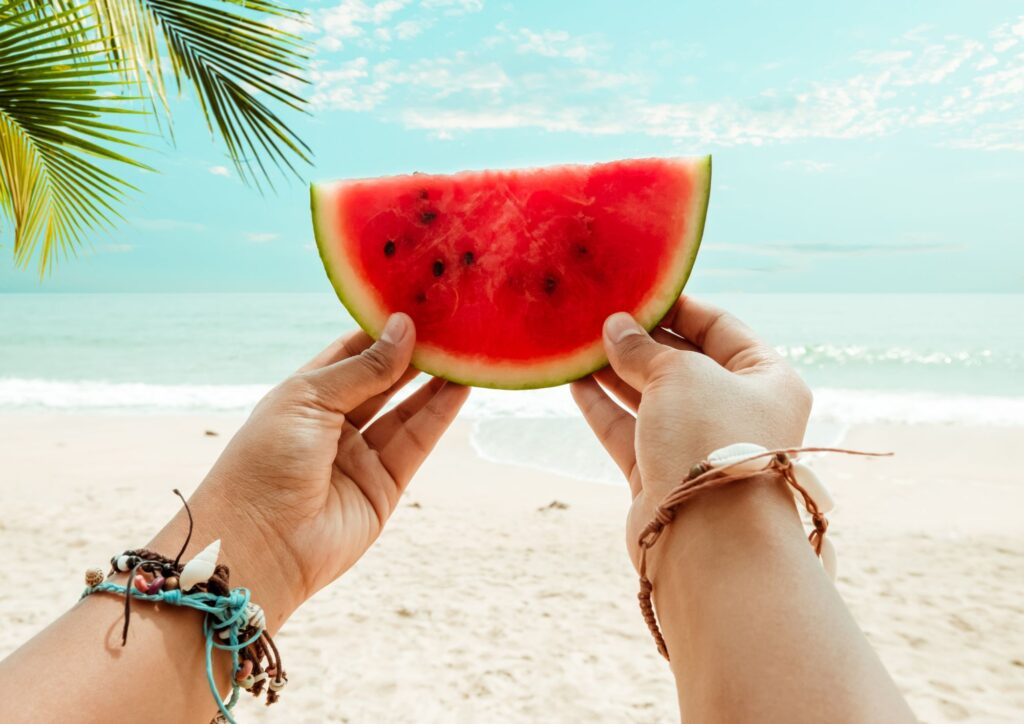 Merenda sana al mare: energia, idratazione e gusto sotto l’ombrellone