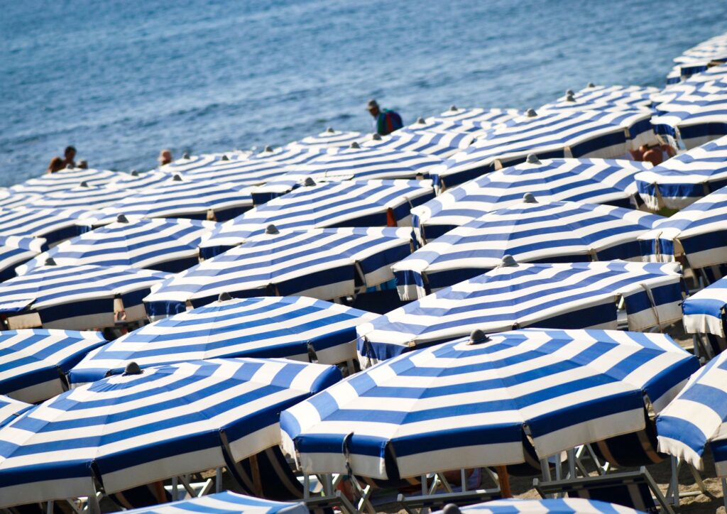 Ascea: occupazione abusiva demanio marittimo, sequestrate attrezzature e area liberata