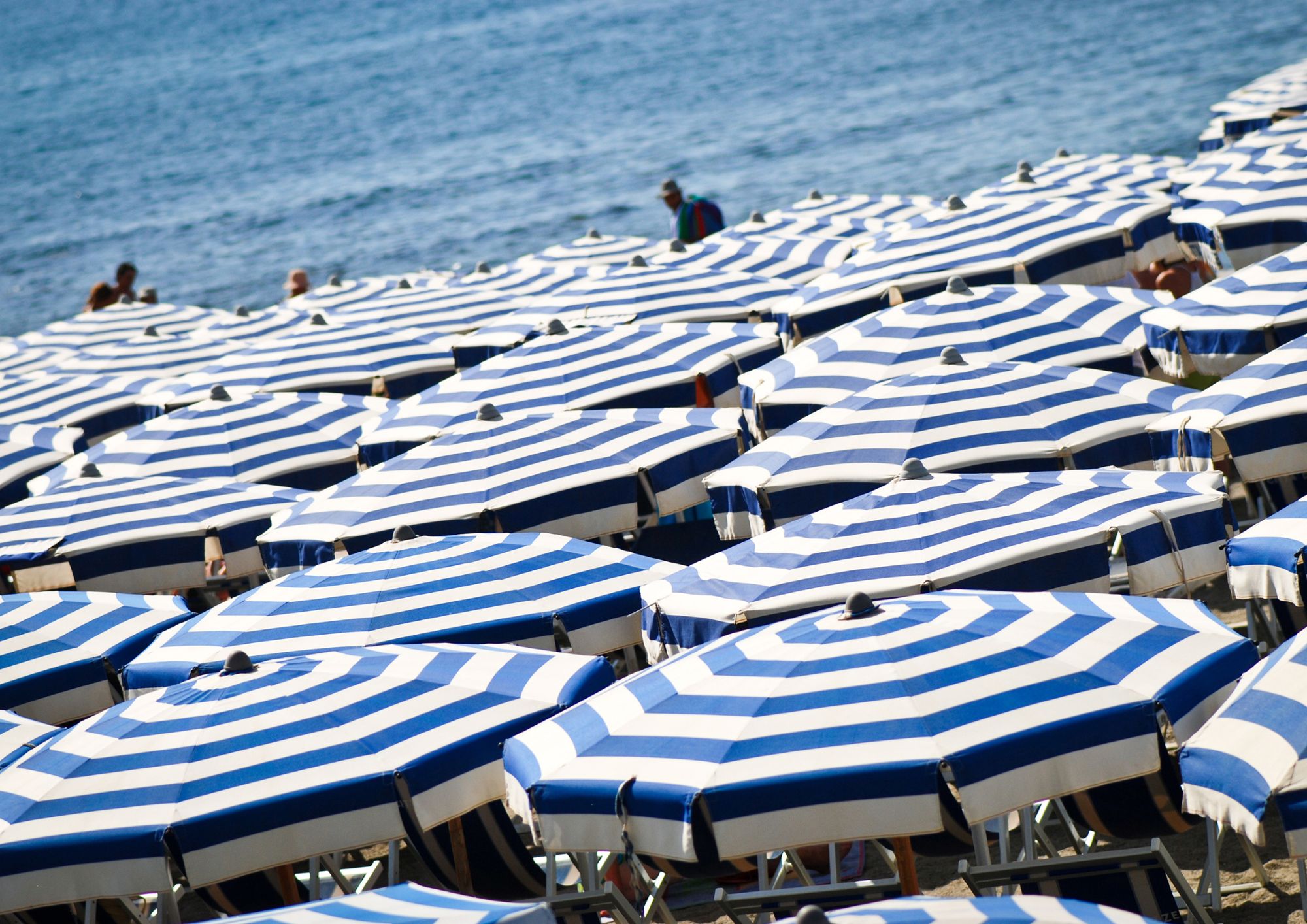 Ascea: occupazione abusiva demanio marittimo, sequestrate attrezzature e area liberata