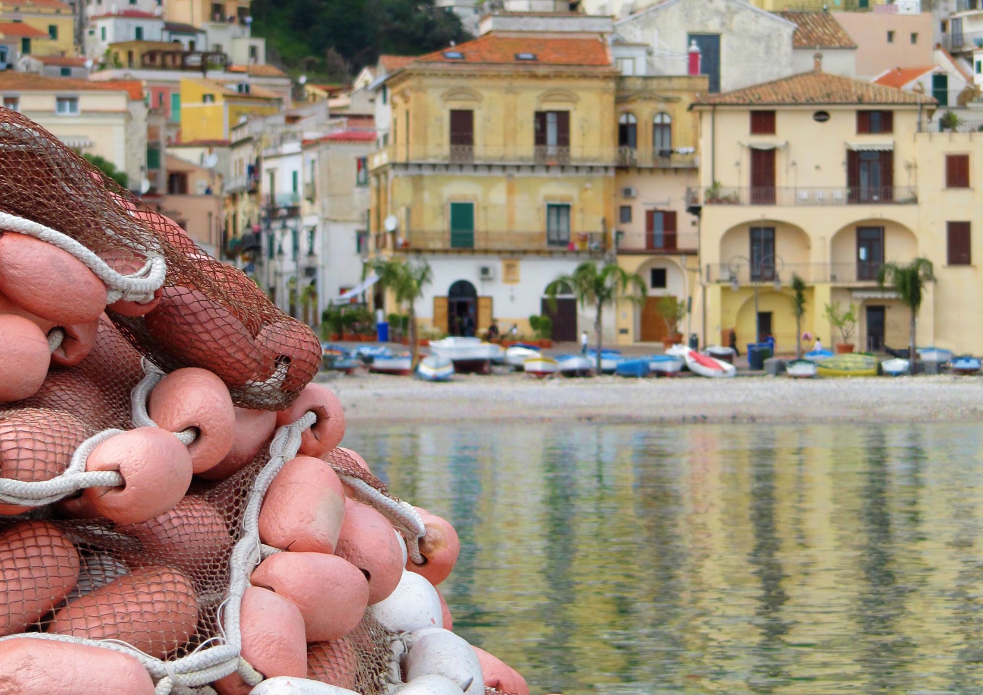 Dai vicoli di Cetara a Scario e Pioppi: i piccoli borghi marinari da scoprire tra Costiera Amalfitana e Cilento
