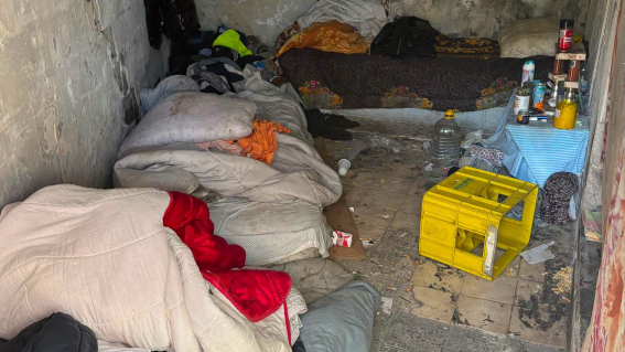 Eboli, sgomberata area occupata abusivamente nel centro storico: via decine di extracomunitari