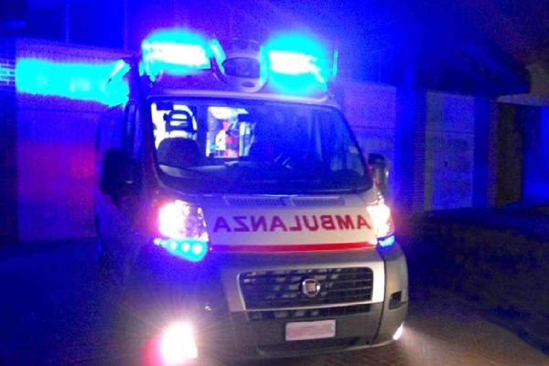 Capaccio Paestum, scontro tra moto e auto: grave una giovane operata d’urgenza
