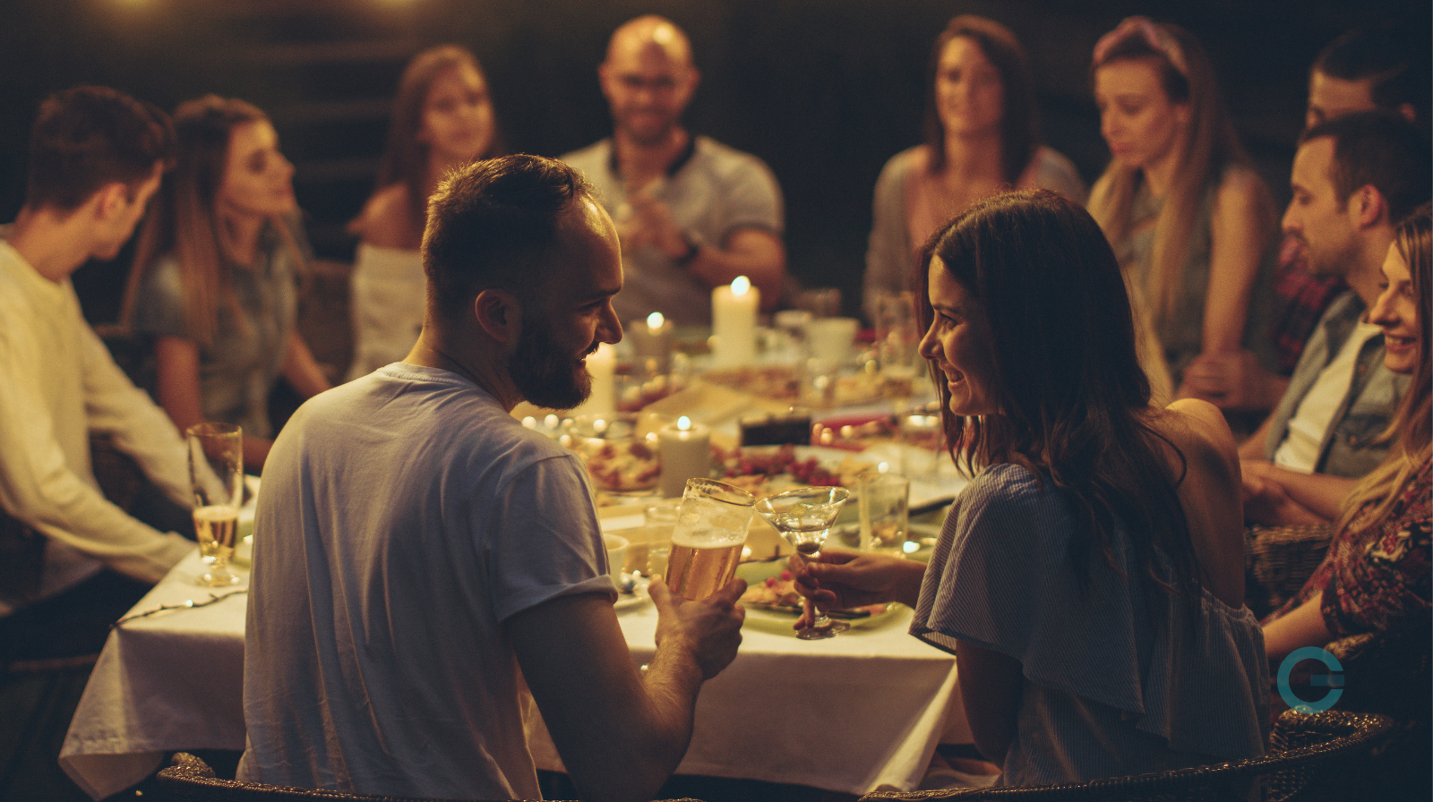La Cena degli sconosciuti compie 24 anni: il format italiano che resiste all’era dei social