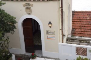 Appalti e incarichi a Positano, l’inchiesta si allarga: nuovi approfondimenti su sette anni di attività amministrativa