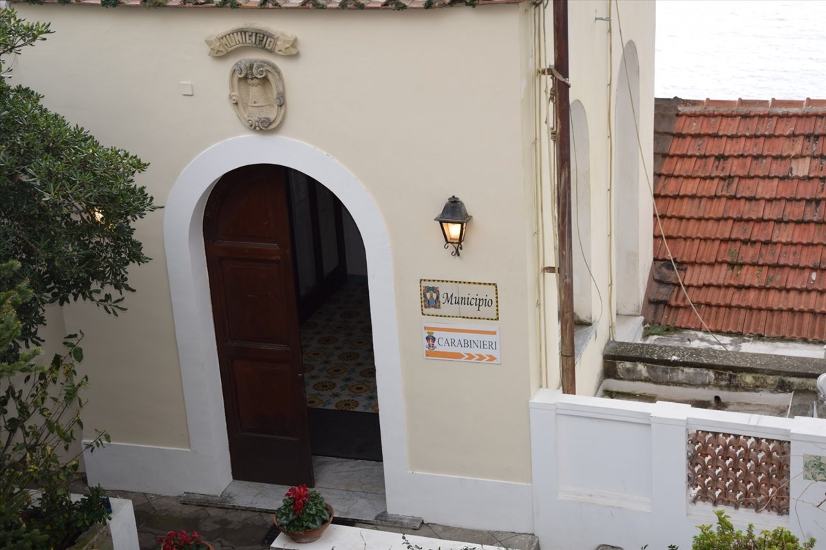 Appalti e incarichi a Positano, l’inchiesta si allarga: nuovi approfondimenti su sette anni di attività amministrativa