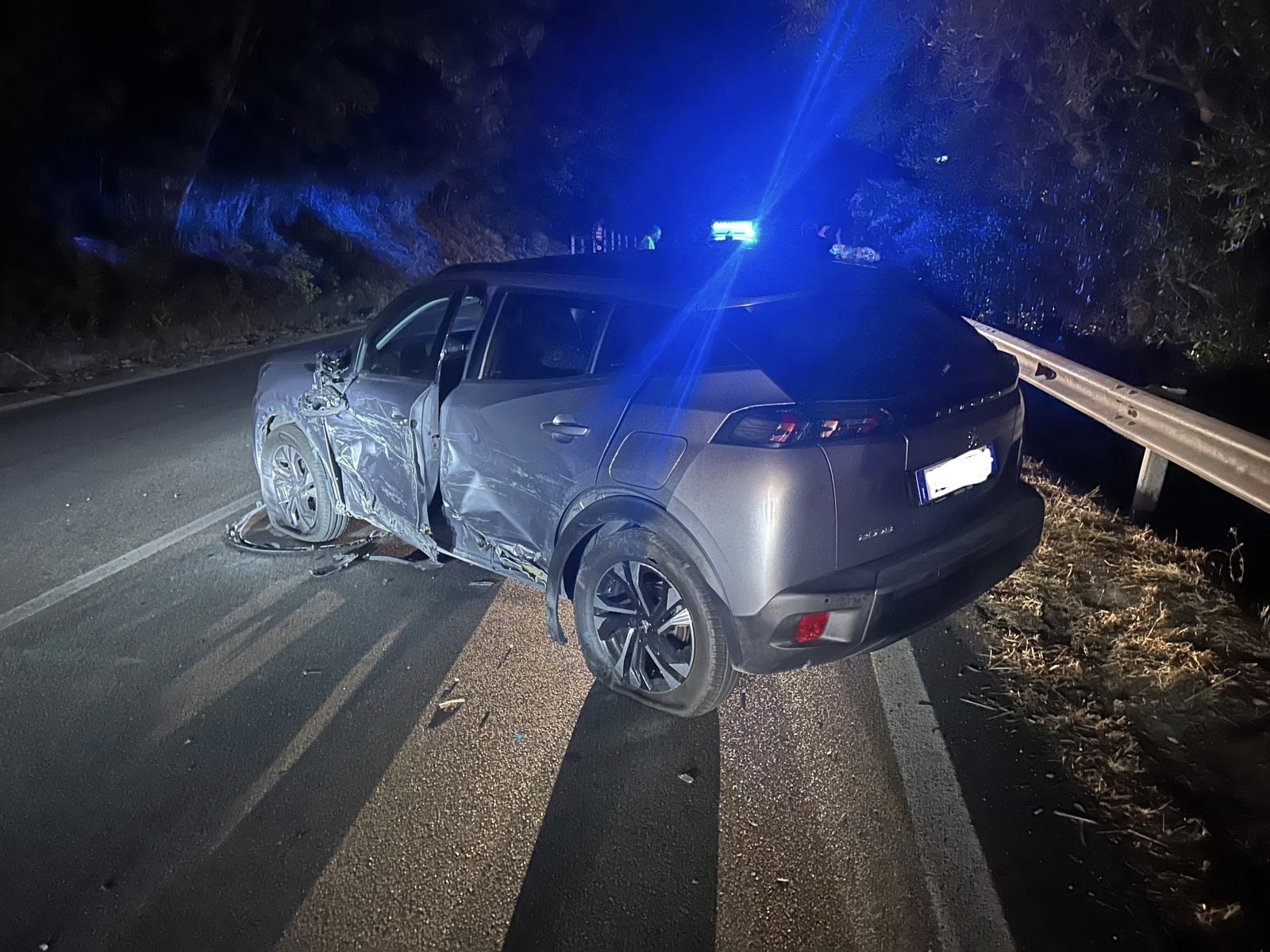 Incidente nella notte sulla Via del Mare: scontro tra due auto, nessun ferito