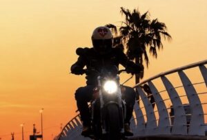DefibRider, il cardiologo in moto che ogni giorno percorre l’A30