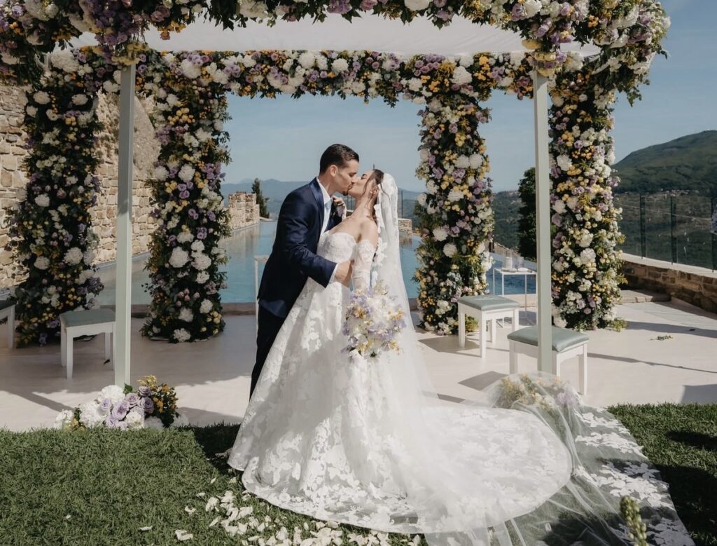 Valeria Angione e Luca Di Girolamo sposi, il matrimonio al Castello di Rocca Cilento