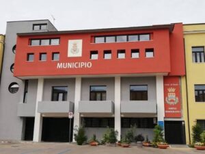 Eboli, tensione all’ufficio anagrafe: dipendente aggredito da un cittadino