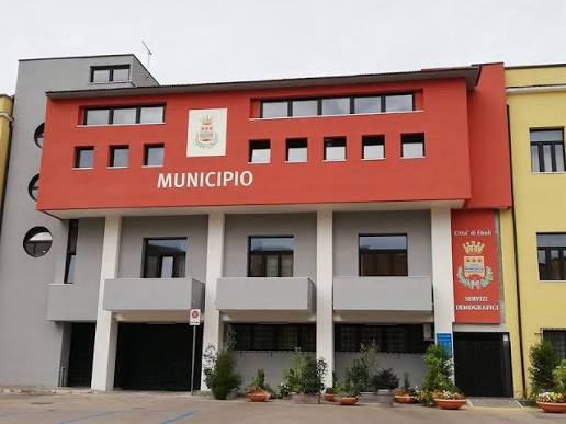 Eboli, tensione all’ufficio anagrafe: dipendente aggredito da un cittadino