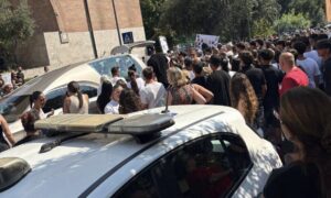 Salerno, l’ultimo saluto a Matteo Petti: il commosso appello della nonna ai giovani