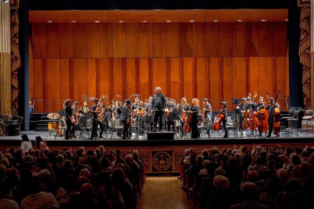 ‘A Napoli la musica cambia’: 150 musicisti in concerto al Teatro San Carlo per il premio Pellegrini di Pace