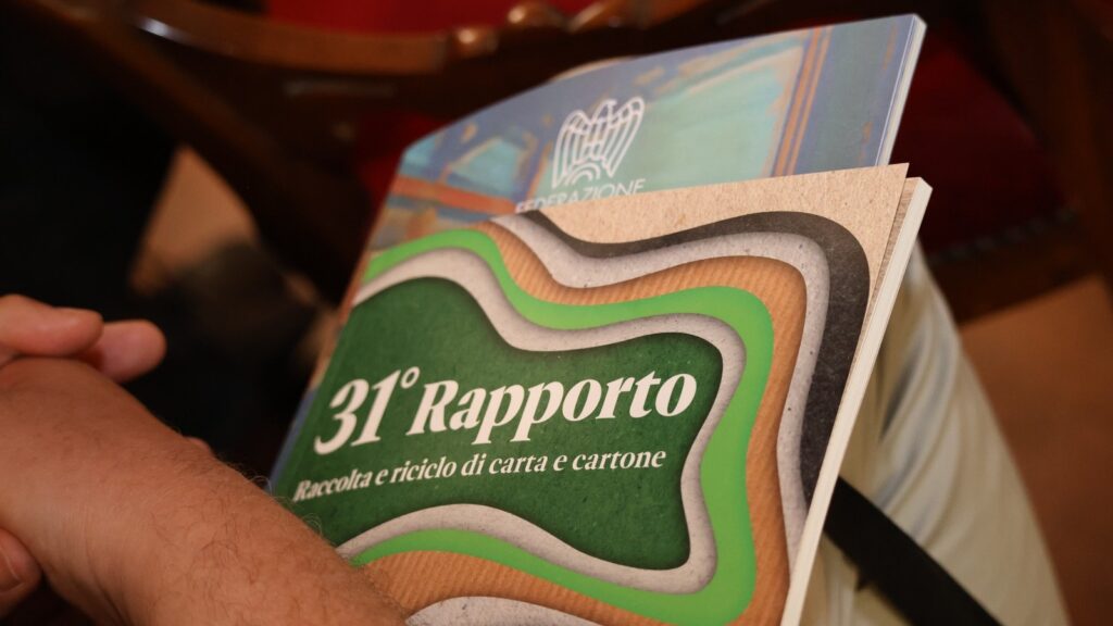Differenziata di carta e cartone: nel 2025 in Campania raccolte oltre 243 mila tonnellate