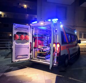 Pontecagnano, 19enne perde il controllo dello scooter nella notte: trasportata in ospedale