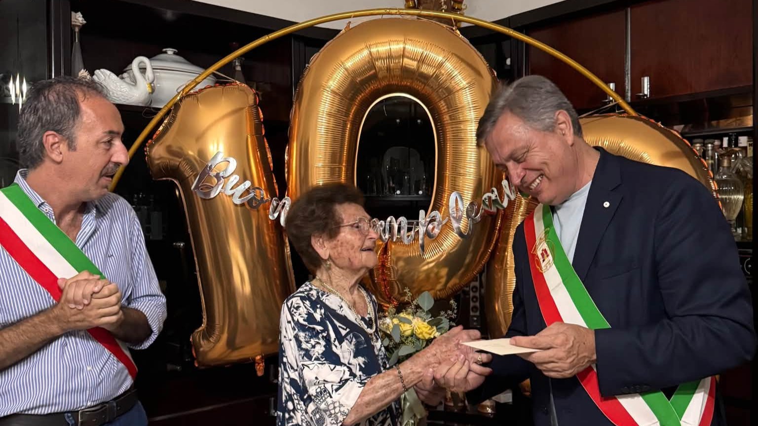 Castellabate in festa per i 100 anni di Carmela Guariglia: gli auguri dell’amministrazione comunale