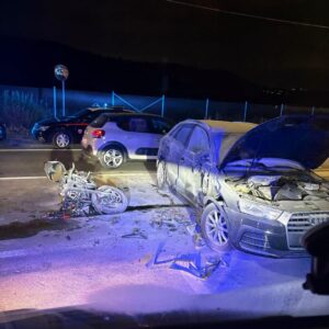 San Cipriano Picentino, violento scontro tra auto e moto: tre feriti, motociclista in codice rosso