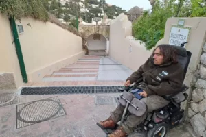 Capri, tribunale ordina eliminazione barriere architettoniche Certosa dopo denuncia cilentano