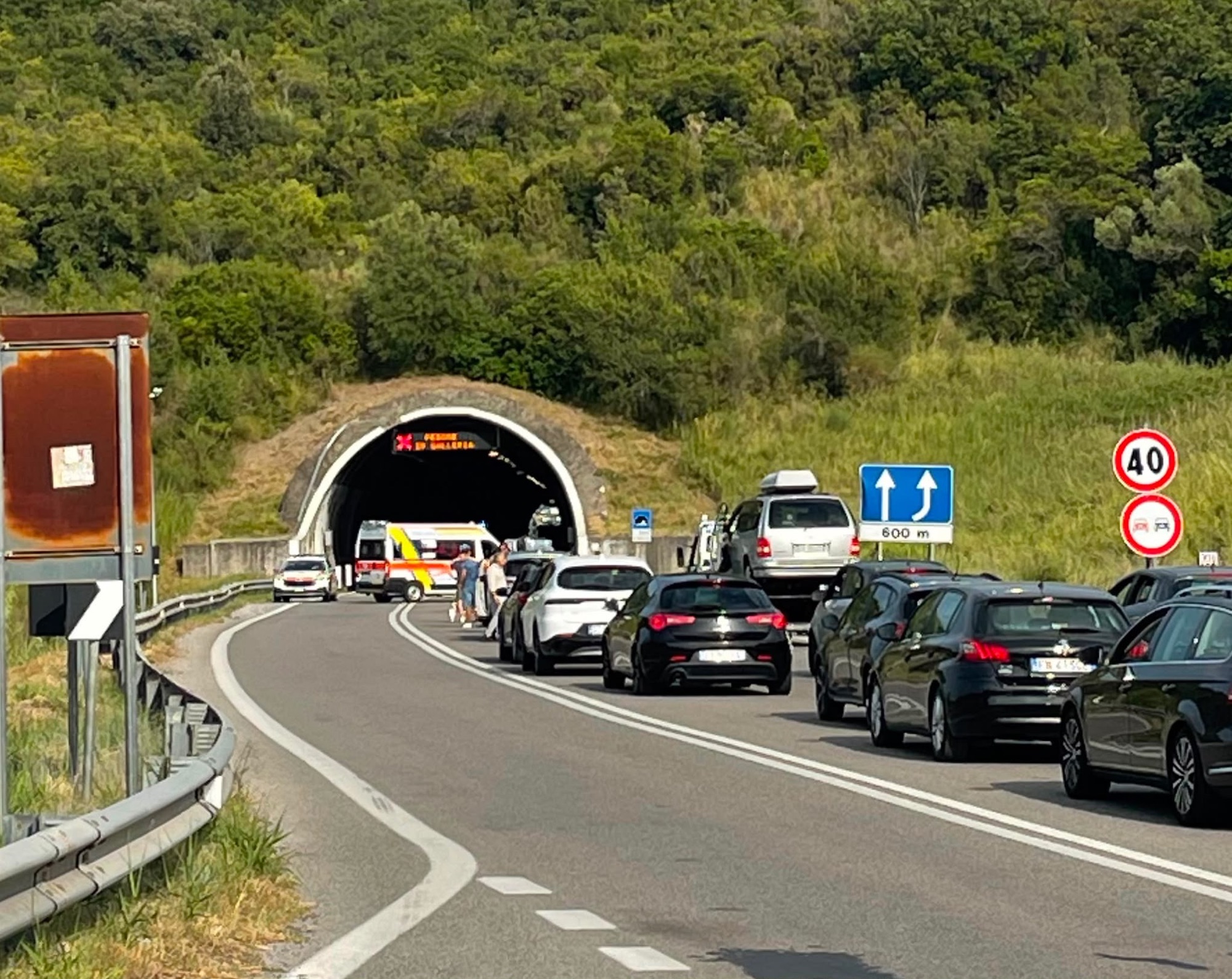 Schianto sulla Cilentana nella galleria di Pattano: muore motociclista, grave la passeggera