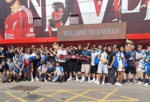 Da Anfield si alza il coro granata: gli studenti della Posidonia portano la Salernitana in Inghilterra