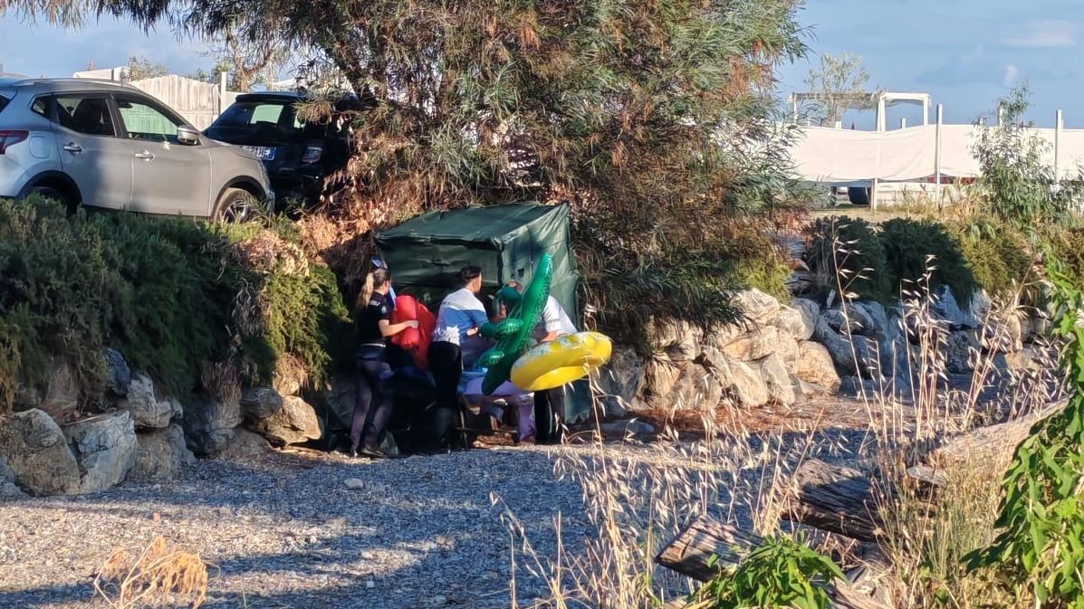 Camerota, blitz “estate sicura”: sanzioni per rifiuti, sequestri in spiaggia e verifiche su imposta di soggiorno