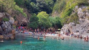 Camerota, turista disperso in mare dopo un tuffo: ritrovato su una spiaggia