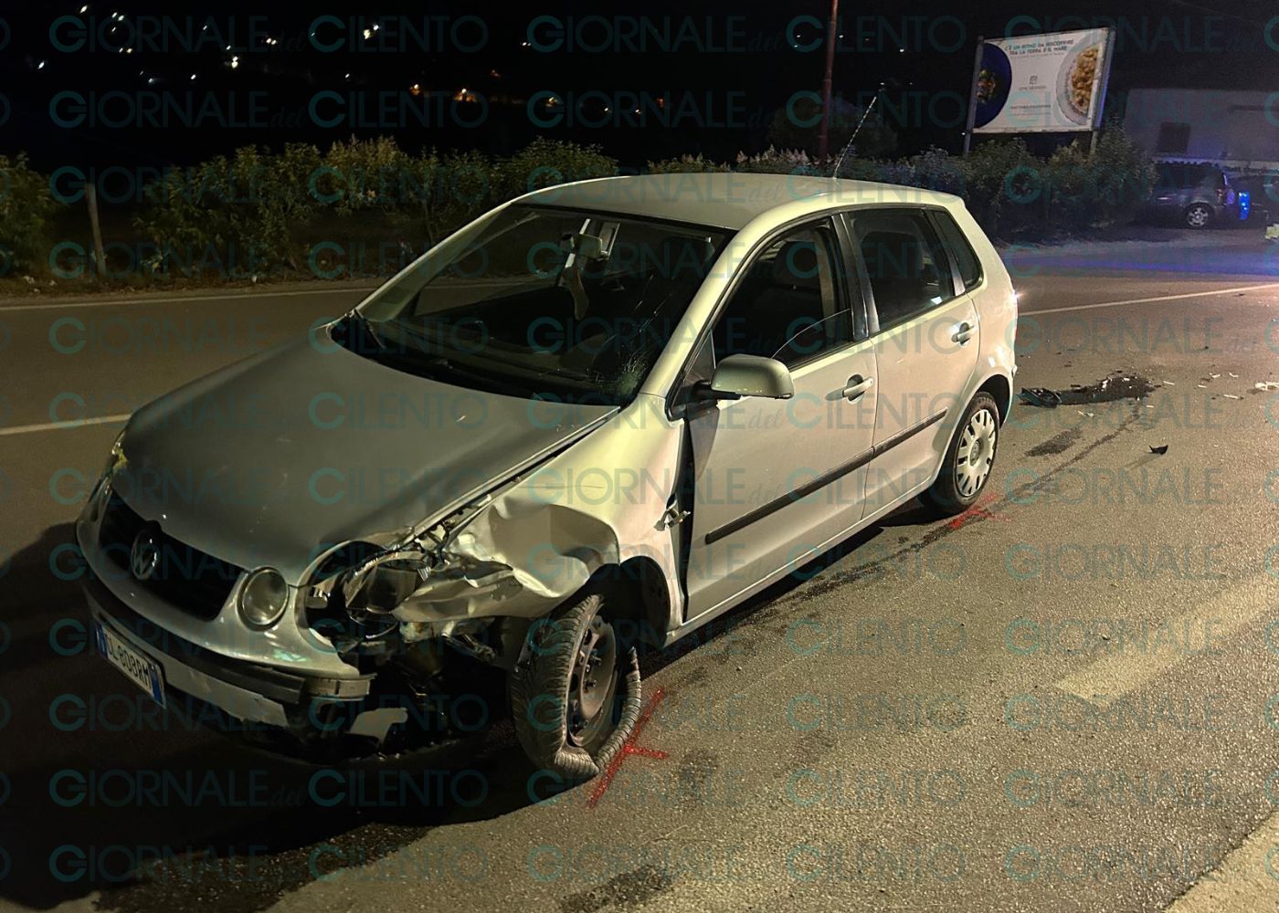 Perdifumo, si scontra con uno scooter e fugge: poi chiama il 112. Due giovani feriti