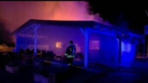 Polla, incendiò il bar-tabacchi di un distributore: fermato un 51enne