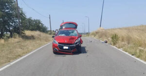 Serre, grave incidente tra auto e scooter: 17enne ricoverato in prognosi riservata