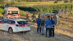 Perde il controllo dell’auto e si ribalta: ferito 30enne sulla provinciale Capaccio-Albanella