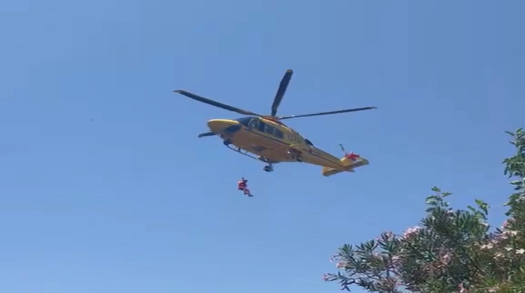 Montecorice, cede una staccionata: 22enne precipita per tre metri, trasferita in elisoccorso