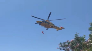 Montecorice, cede una staccionata: 22enne precipita per tre metri, trasferita in elisoccorso