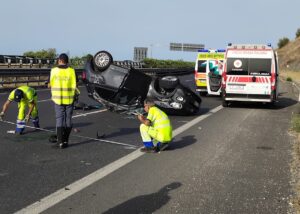Incidente sull’autostrada ad Eboli, quattro persone coinvolte: feriti trasportati in ospedale