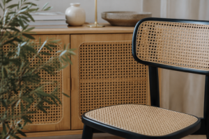 La paglia di Vienna: l’intreccio senza tempo che conquista il design contemporaneo