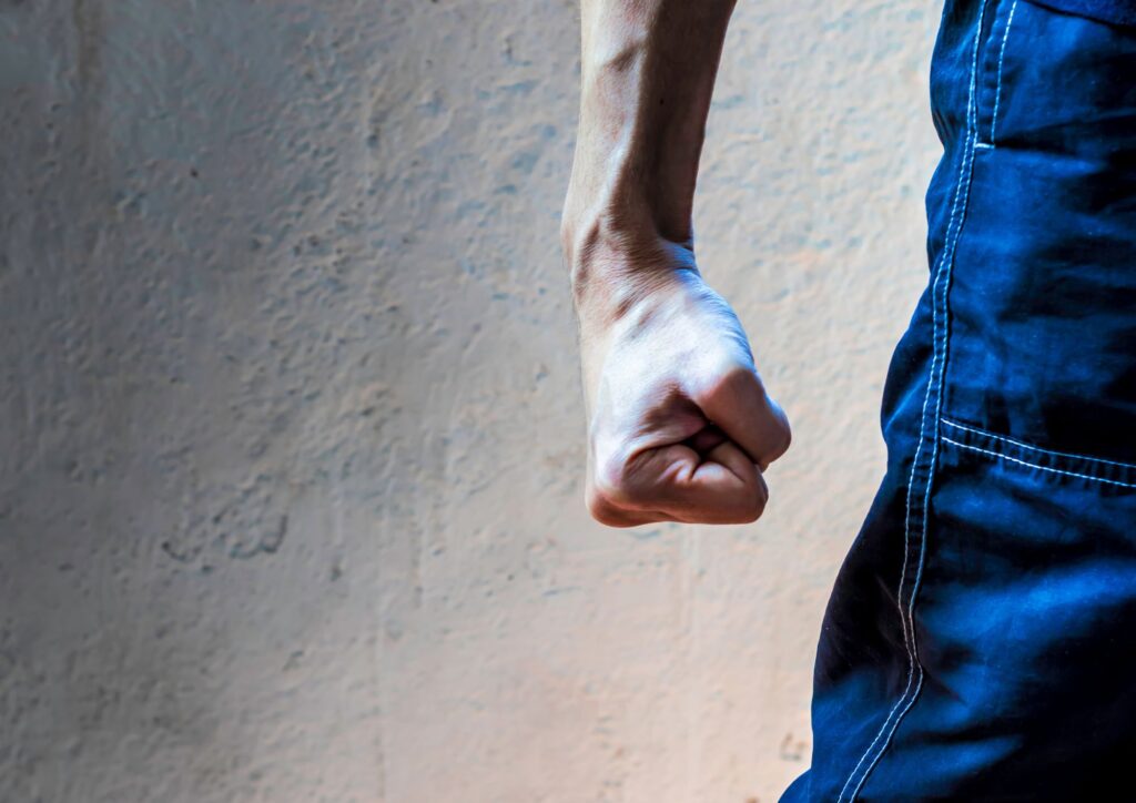 Lite con lievi lesioni o danni: quando scatta davvero il procedimento penale