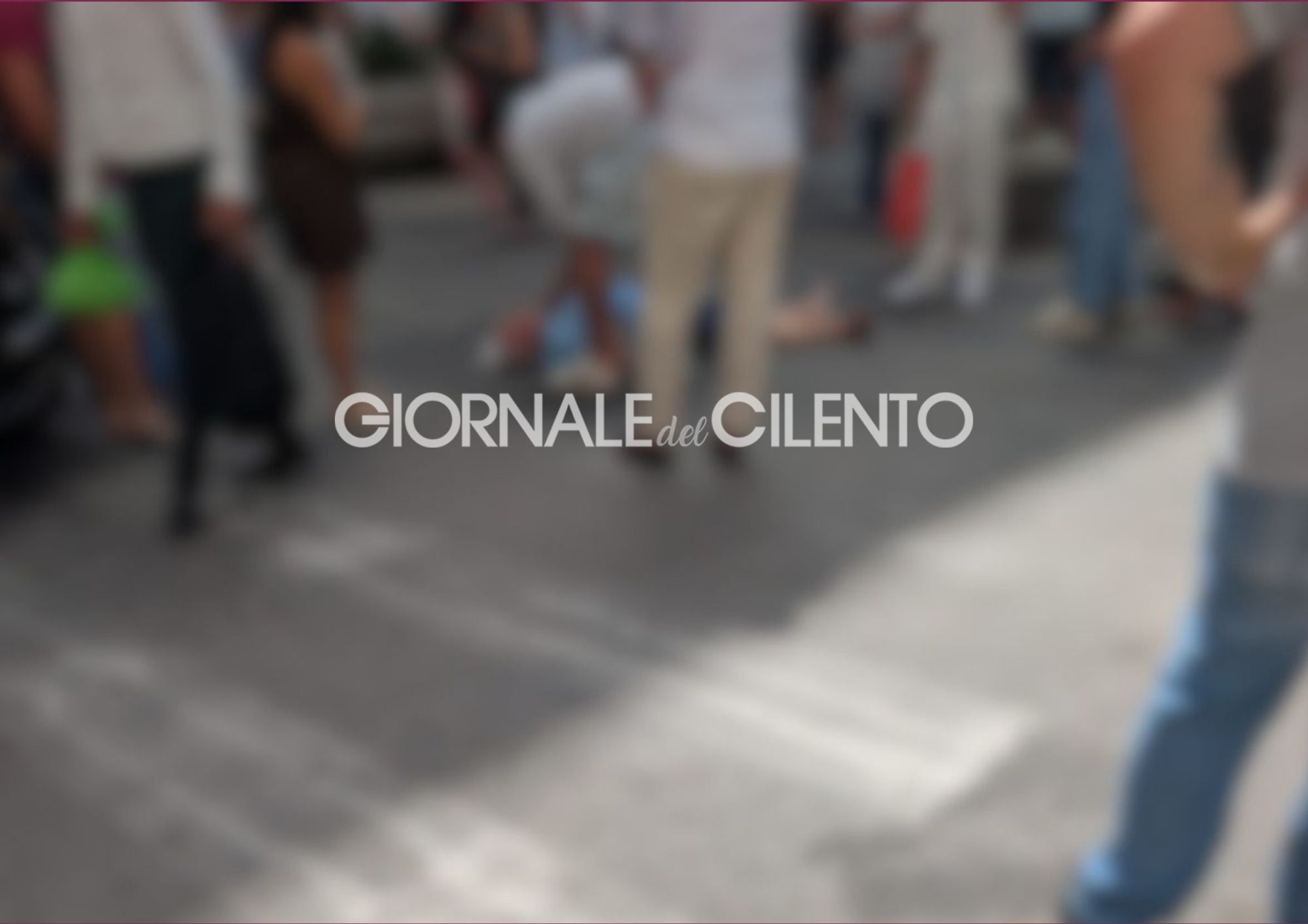 Grave incidente in centro a Salerno: motociclista soccorso dal 118, strada chiusa