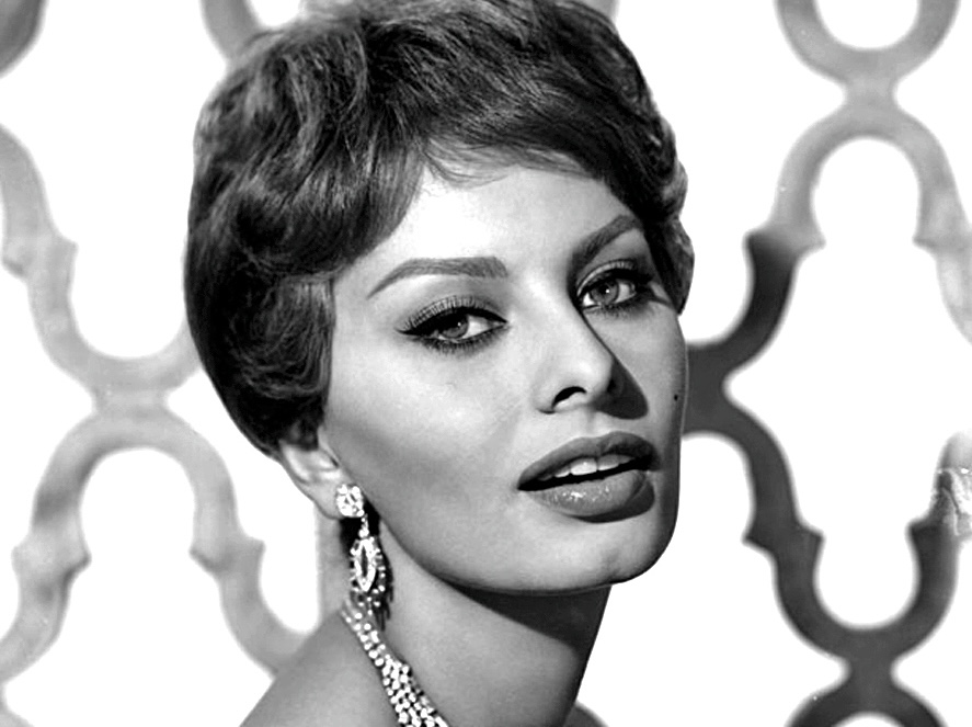 Sapri rende omaggio a Sofia Loren con lo spettacolo “Sophia Sofì”