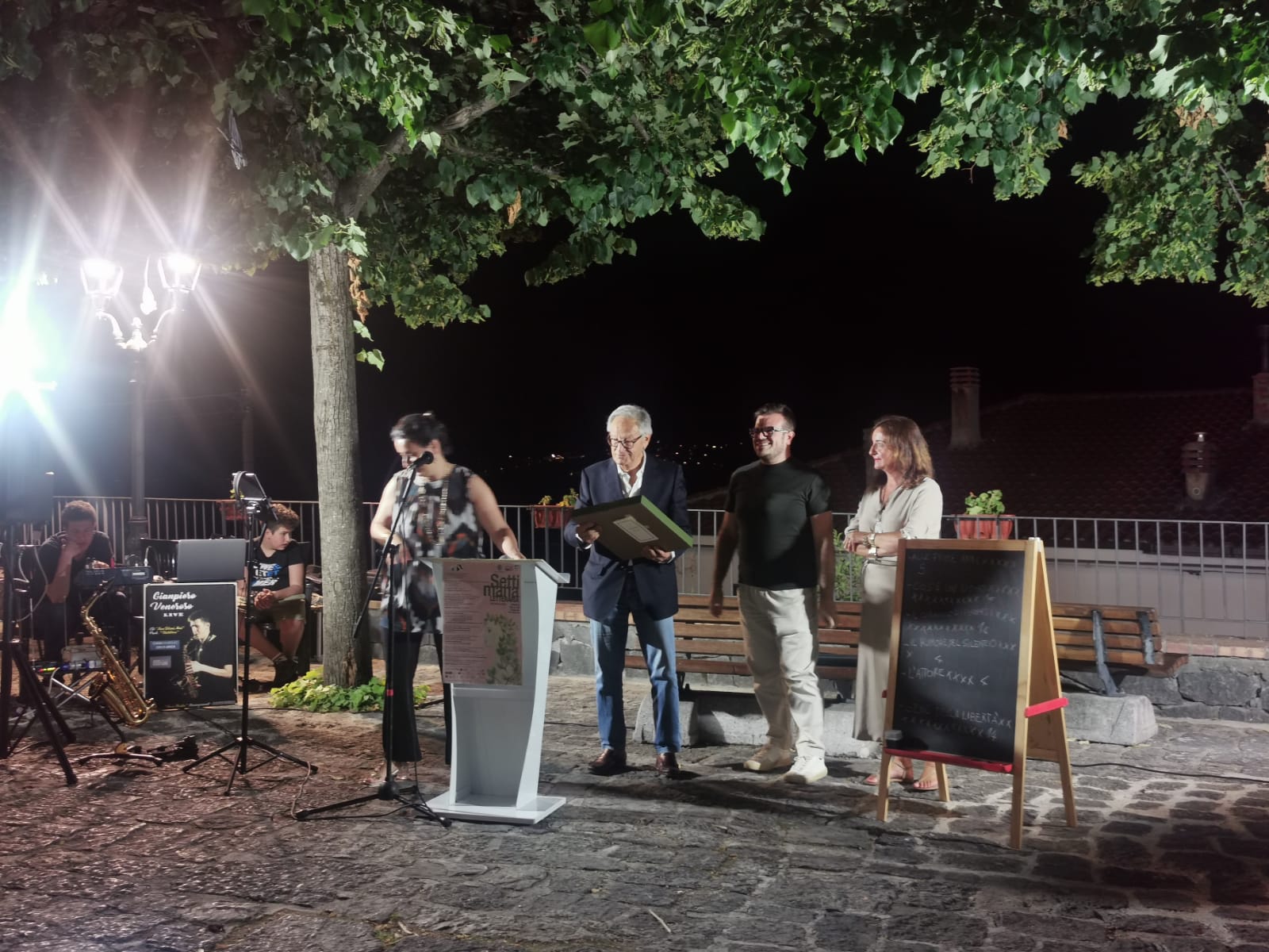 Roccagloriosa ricorda Marilena Caruso, successo per il premio dedicato alla maestra