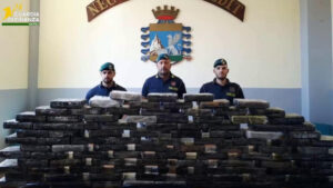 Maxi sequestro di cocaina a Napoli: 113 chili nascosti in un’autocisterna, un arresto