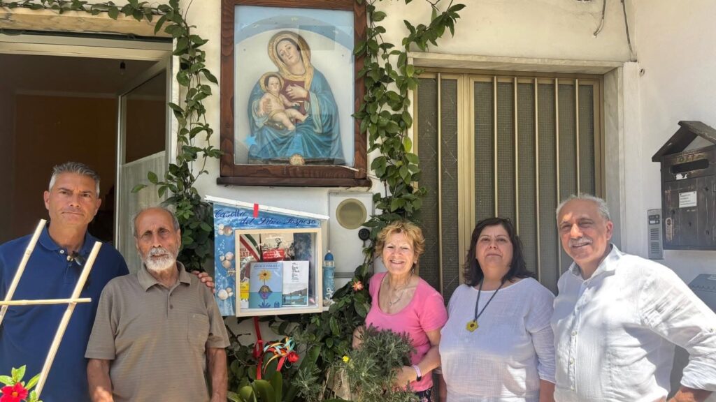La fondazione Vassallo inaugura la casetta del libro sospeso a Vallo della Lucania