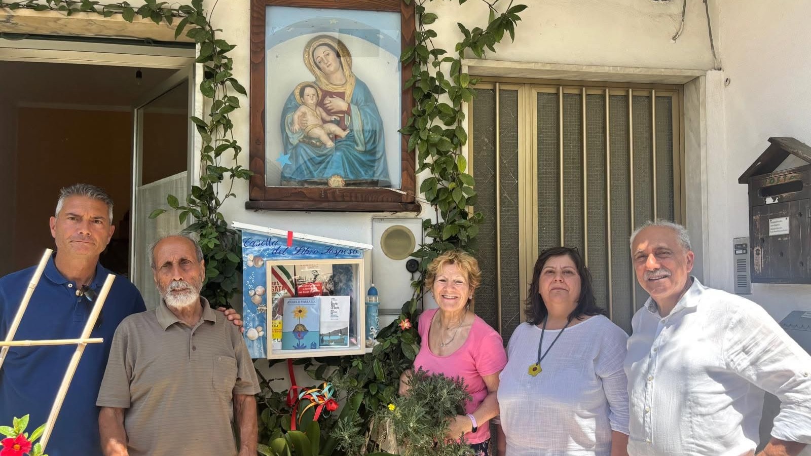La fondazione Vassallo inaugura la casetta del libro sospeso a Vallo della Lucania