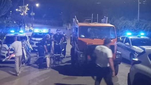 Castellabate, blitz notturno sulle spiagge: sequestrati 200 ombrelloni e lettini