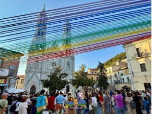 Dall’Italia all’Argentina e alla Bolivia, l’arte dei busker arriva a Montesano per raccontare Cenerentola in “Un Borgo da Favola”