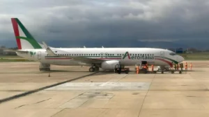 Paura sul volo Milano-Salerno: aereo rientra a Malpensa dopo un problema tecnico